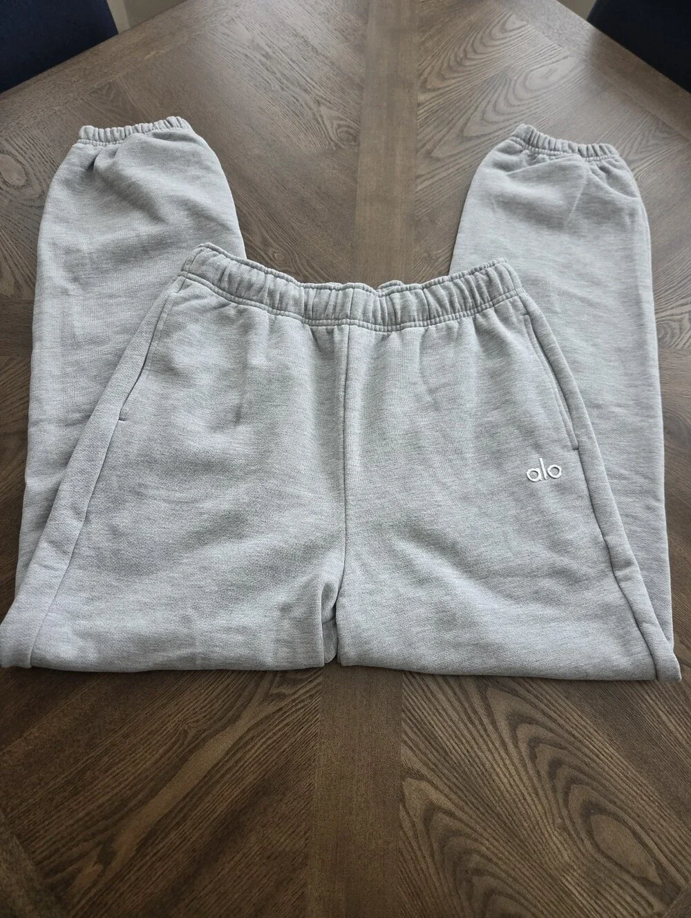 Alo Yoga NWOT Accolade Jogger in Athletic Heather Gray sz MEDIUM